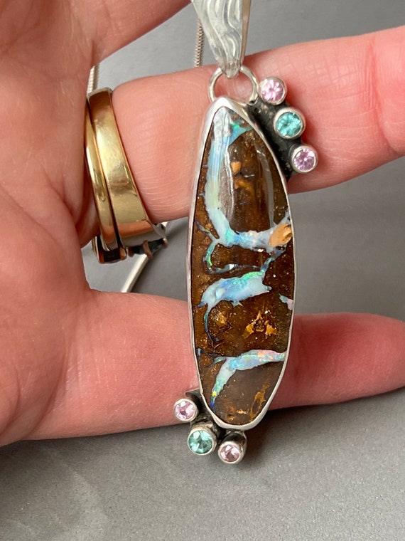 Opal, sapphire and apatite pendant