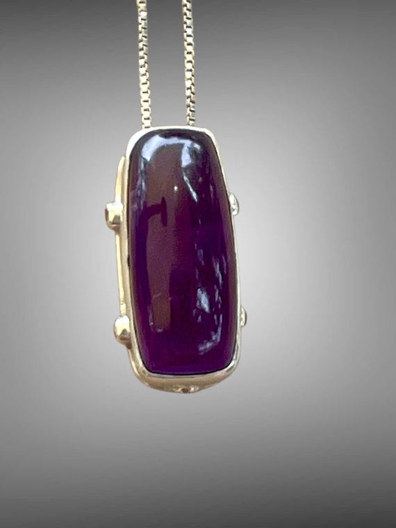 Amethyst with floating sapphire pendant