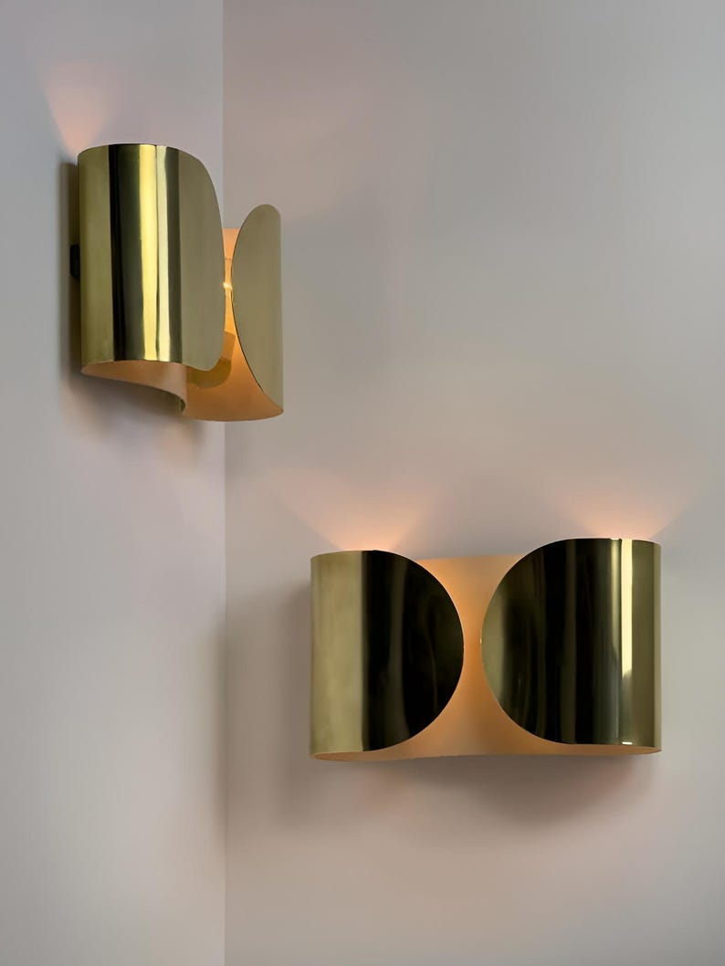 Inspired by iconic mid-century Italian design, the Foglio Wall Sconce brings refined elegance and architectural presence to any interior. Crafted from solid brass with a luxurious Italian gold finish, this sculptural sconce evokes the graceful fold of paper—its name, Foglio, meaning “sheet” in Italian.