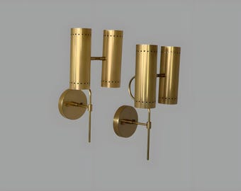 Aplique de pared de latón italiano de doble cilindro, estilo Stilnovo moderno de mediados de siglo, lámpara de pared de latón elegante, lámpara de tocador, lámpara de baño
