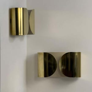 Inspired by iconic mid-century Italian design, the Foglio Wall Sconce brings refined elegance and architectural presence to any interior. Crafted from solid brass with a luxurious Italian gold finish, this sculptural sconce evokes the graceful fold of paper—its name, Foglio, meaning “sheet” in Italian.