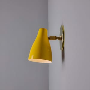 Applique murale Mid-Century en laiton jaune - Lampe d'accentuation moderne italienne en laiton, style Stilnovo, applique murale réglable Spoutnik