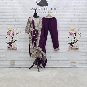 紫色のジョーゼットスーツ、豪華な刺繍とスパンコール装飾、インドのウェディングドレス（既製服）