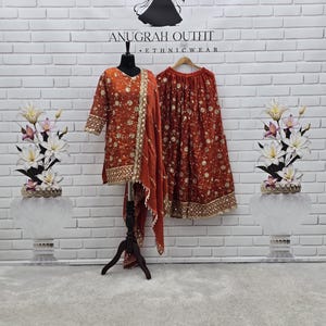 Ensemble sharara en soie orange rouille, kurta brodé, travail zari, tenue de soirée