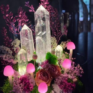 Naturlig klar kvartskristalllampa, förtrollad rosa skogslampa, svampnattlampa med glödande kristalltorn, present till älskare, heminredning bild 4