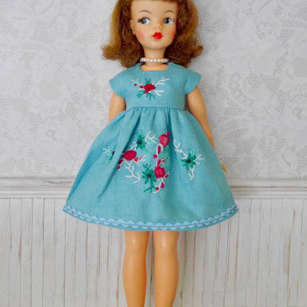 Joli ensemble de robe brodée pour Tammy Doll ou Sindy Doll