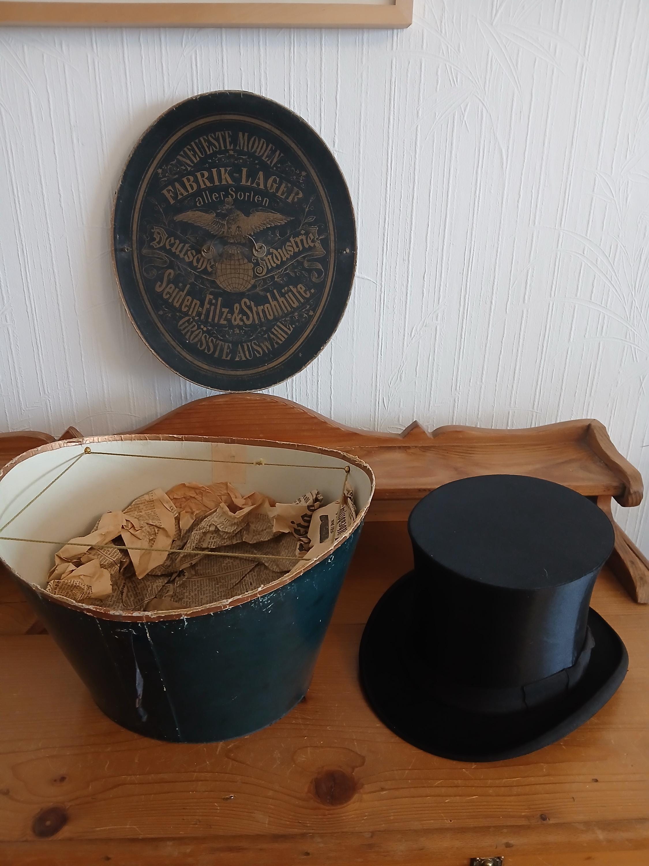 Vintage Hat/Band Box 12\