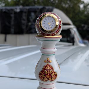 Handbemalte Marmor Tischuhr mit Standfuß Traditionelles Dekor, Edelstein Arbeit, Einzigartige Tischuhr, Indische Marmorkunst, Geschenke für Haus & Büro