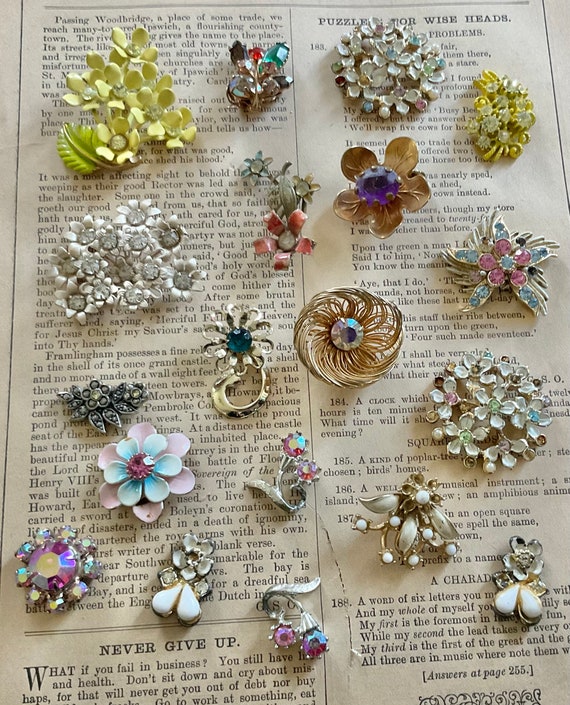 Lovely Vintage Flower Jewelry Findings Lot Rhinest