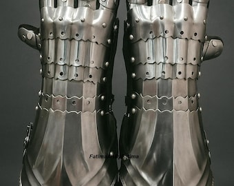 Medieval Knight Steel Gauntlets: Functional Gothic Armor Gloves