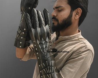 Medieval Blackened Steel Nazgul Gauntlets: Ringwraith Cosplay Armor