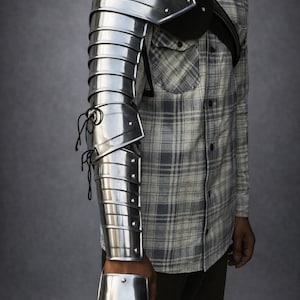 Black Steel Polish Single Full Arm Pauldron – Medieval Shoulder Armor for LARP, Cosplay & Reenactment