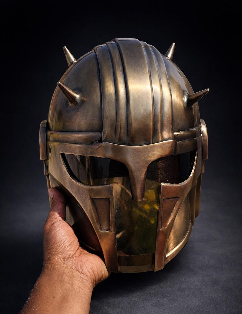 Mandalorian Helm-Set mit Ständer | Din Djarin & Waffenschmied | Star Wars Cosplay Helm | Beskar Rüstung Replika | Handgefertigte Larp-Requisite Bild 1