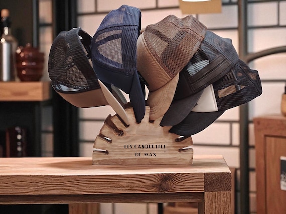 Porte-Casquettes en Bois – 10 Casquettes – Mural ou à Poser - personnalisable