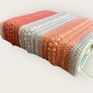 Patrón de funda de libro a crochet: Funda de libro con textura acogedora para lectores habituales (PDF)