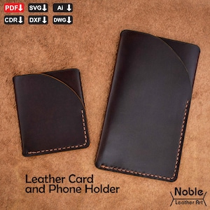 Może przedstawiać: Dwa ciemnobrązowe skórzane etui na karty i telefon z beżowymi przeszyciami. Mniejsze etui jest kwadratowe, a większe prostokątne. Widoczny jest tekst "Leather Card and Phone Holder". Widoczna jest również nazwa marki "Noble Leather Art".