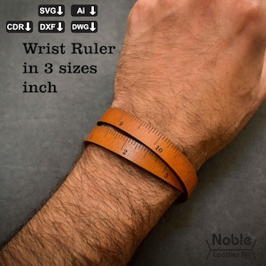 Puede incluir: Un medidor de muñeca de cuero marrón, envuelto alrededor de una muñeca. La regla está marcada con medidas en pulgadas. El texto "Wrist Ruler in 3 sizes inch" es visible. La imagen también incluye iconos de tipo de archivo vectorial.