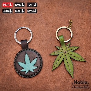 Op de afbeelding: Twee leren sleutelhangers. Eén is rond, donkerbruin met een turquoise cannabisbladontwerp. De andere is een groene cannabisbladvorm. Beide hebben metalen sleutelringen. De afbeelding bevat ook de tekst "PDF", "SVG", "AI", "CDR", "DXF" en "DWG".