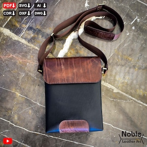 Puede incluir: Bolso bandolera de cuero hecho a mano con solapa. El bolso presenta un diseño bicolor, con una solapa marrón oscuro y un cuerpo negro. La correa ajustable es marrón. El bolso tiene el texto "Noble Leather Art".