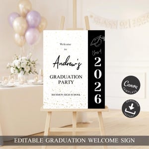 Puede incluir: Un letrero de bienvenida para una fiesta de graduación sobre un caballete de madera. El letrero es blanco con motas doradas y texto negro que dice "Bienvenida a la fiesta de graduación de Andrew" y "Clase de 2026".