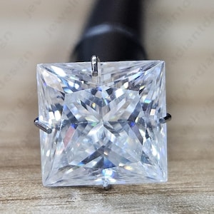Princess Cut Moissanite: 2.0-4.0 CTW, D Color, VVS1 Clarity, DGLA Certified