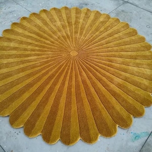 Hand Tufted Mustard Yellow Scalloped Edge Rug: Modern Petal Design