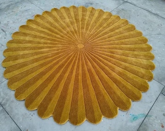 Hand Tufted Mustard Yellow Scalloped Edge Rug: Modern Petal Design