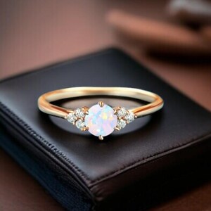 Minimalistische sierlijke natuurlijke opaalring bruidsring rond geslepen sterlingzilver | Verlovingsring voor dames | Geboortesteensieraden oktober