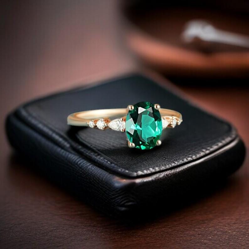 オーバルエメラルドステートメントリング | スターリングシルバーの