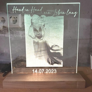 Engraved glass picture with photo & desired text – personalized gift for wedding, anniversary or Valentine&#39;s Day