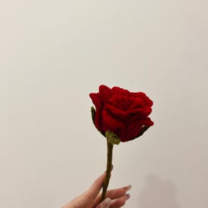 Flor Artesanal com Cartão Personalizado – Rosa Decorativa Feita à Mão