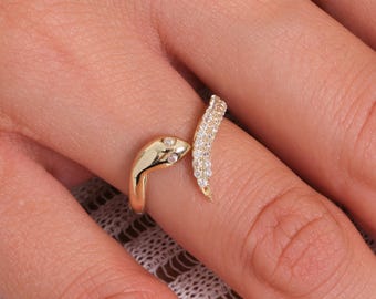 Justerbar ormring i 14K massivt guld – Ring med zirkoniaöga och svans med ormaccent