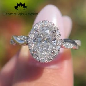 2CT Oval Cut Moissanite Engagement Ring, Vintage Style 14K Solid Gold, Art Deco ring,Round Moissanite Halo Engagement Ring, Promise Ring.