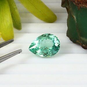 Ceylon Green Parti Sapphire Gemstone: 15x11 Pear Cut, AAA Flawless
