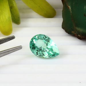 15x11mm Ceylon Green Parti Sapphire Pear Cut Gemstone: 9.40 CT