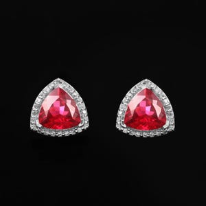 Kolczyki zaręczynowe z kamieniami szlachetnymi w szlifie bilionowym, bez skazy, z mozambickiego krwistoczerwonego rubinu, 8 x 8 mm, srebro próby 925