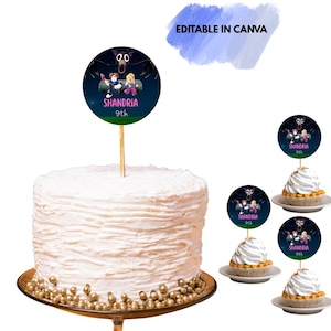 Op de afbeelding: Een wit geglazuurde taart op een gouden standaard, versierd met gouden ballen. Een ronde taarttopper met de tekst "Shandria 9th" en een cartoonafbeelding is in de taart gestoken. Cupcakes met bijpassende toppers worden ook getoond.
