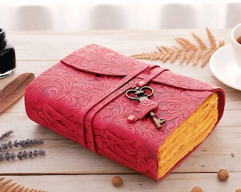 Diario de cuero repujado rosa con llave: Cuaderno floral hecho a mano