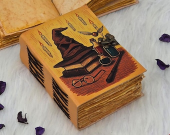 Trollkarlens trollformelsdagbok med lås | Handgjord grimoire, Deckle-papper