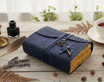 Diario de cuero azul: diario vintage con llave y candado, libro con flores en relieve