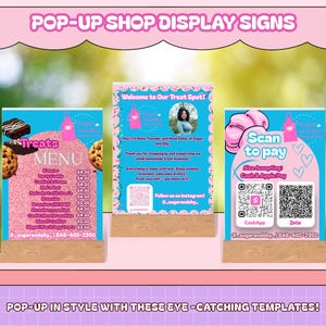 Może przedstawiać: Trzy znaki wyświetlania w sklepie pop-up w różowo-niebieskiej kolorystyce. Znaki zawierają menu, wiadomość powitalną i opcję skanowania do zapłaty. Menu zawiera różne smakołyki. Znaki znajdują się na drewnianych stojakach.