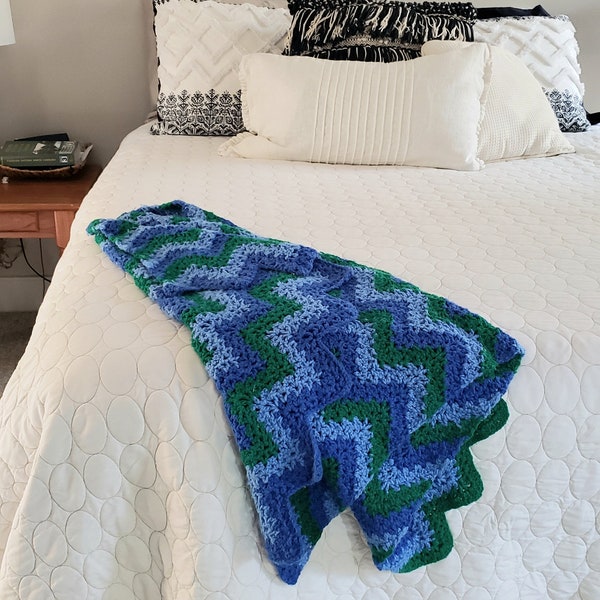 Vintage Blue & Green Afghan Crocheted Throw Retro Crochet Baby Blanket Classic Chevron Stripes Pattern Couch Chair Cover Free Shipping