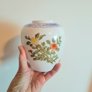 Vintage Floral Ginger Jar w/ Butterfly. Andrea by Sadek Made in Japan