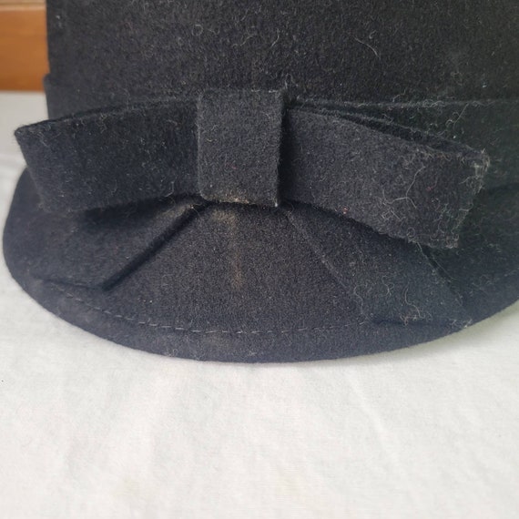 Vintage Black Felt Hat, Derby Bonnet, Flapper Clo… - image 3