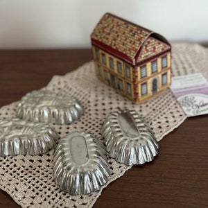 Vintage English Cottage Tins Set: Baking Candy Molds, Lobster Shapes