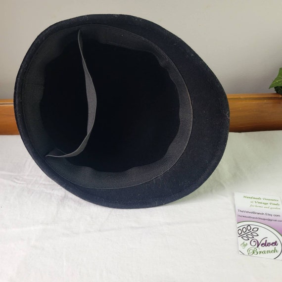 Vintage Black Felt Hat, Derby Bonnet, Flapper Clo… - image 4