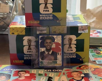 Caja de colección de cromos del Mundial 2026. Pack oficial de colección de cromos y álbum. Set de recuerdos de fútbol. Regalo de recuerdo para aficionados al fútbol.