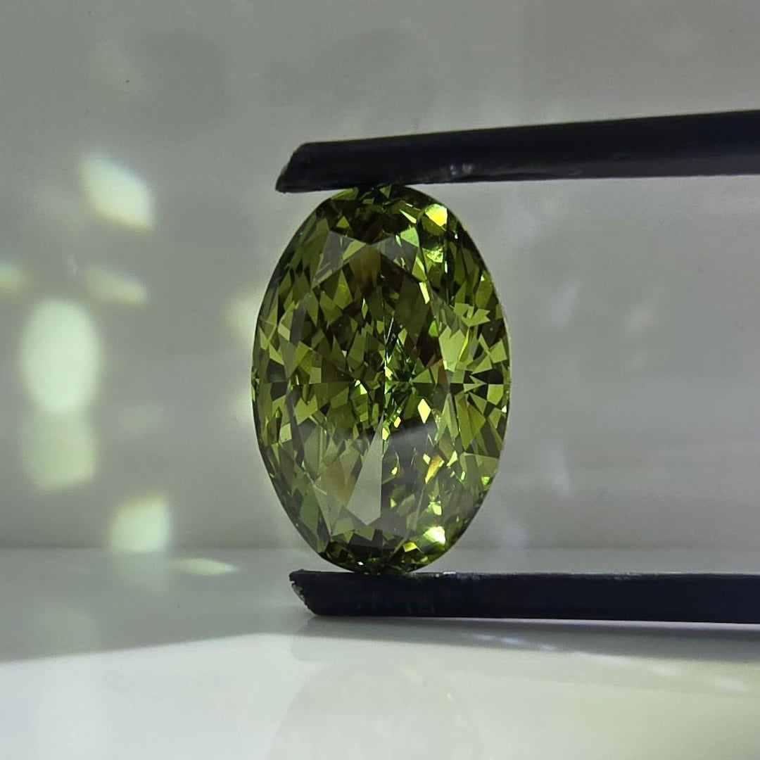 Fancy 6CT Oval Modified Brilliant Cut: Igi-certified Vivid Green Lab ...