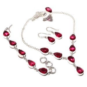 Rubinrött droppsmyckeset, 925 sterlingsilver med päron och ädelstenar, halsband, örhängen och armband med ring