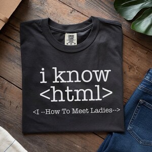 HTMLを知っています コンフォートカラーズシャツ – 面白いプログラマーギフト | 軽薄なプログラマーシャツ、ギークな彼氏Tシャツ